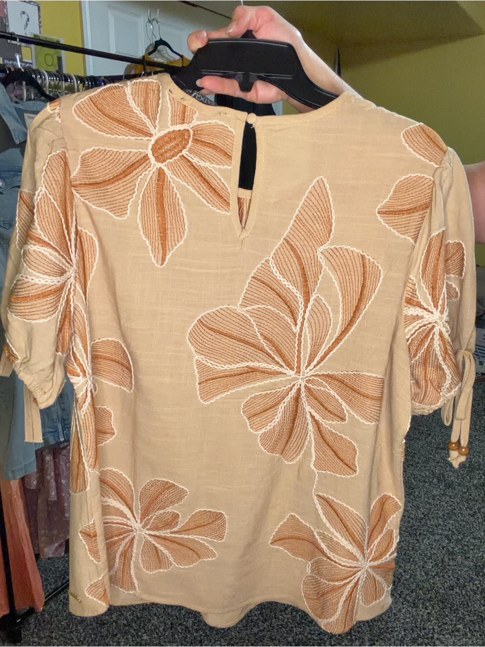 NWT Badgley Mischka Embroidered Floral Tie-Sleeve Top Size L - Picture 4 of 7